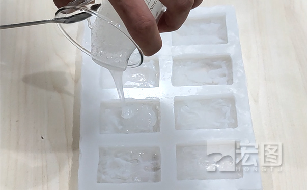 硅膠模具能倒液體硅膠嗎？