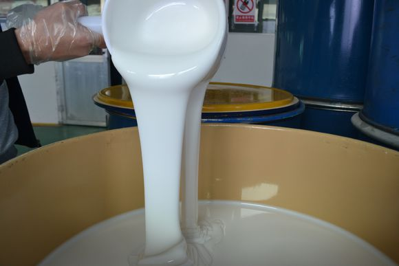 食品級(jí)模具硅膠是白色的嗎 ？